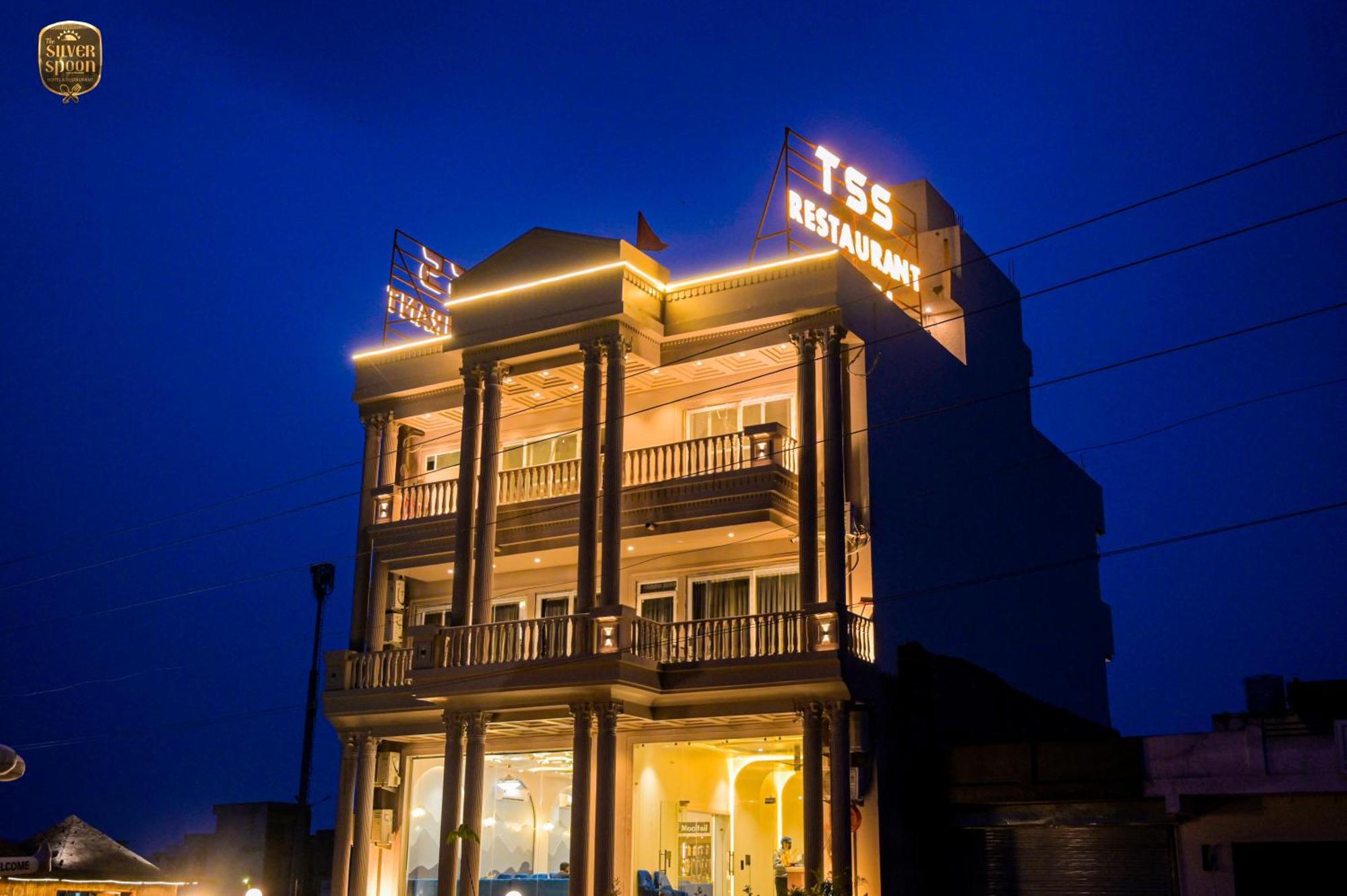 The Silver Spoon Hotel & Restaurant Бунди Экстерьер фото