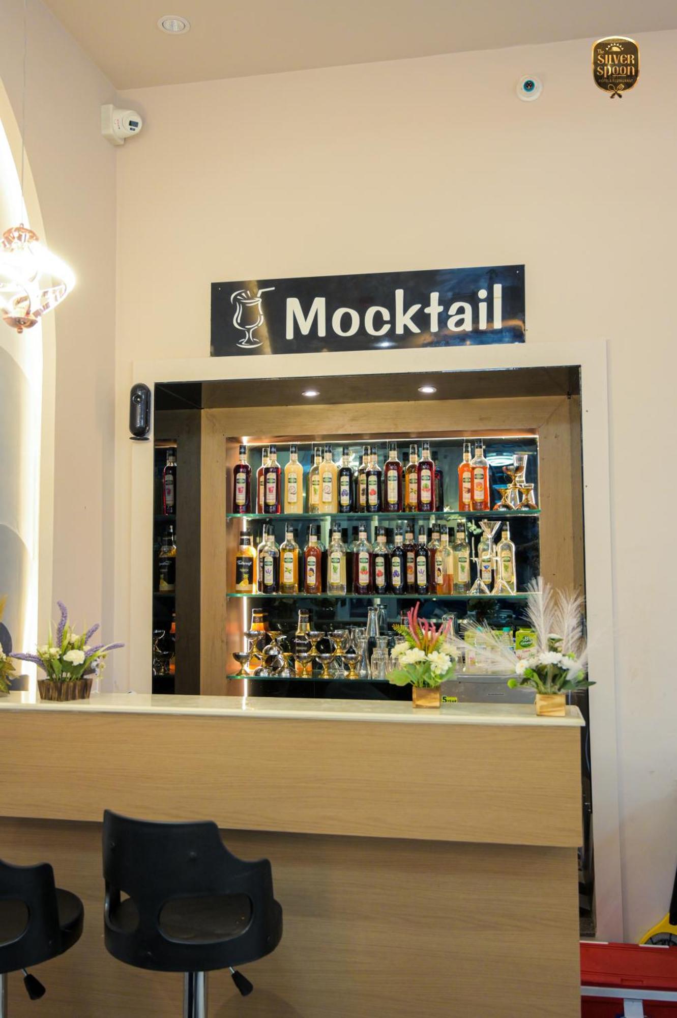 The Silver Spoon Hotel & Restaurant Бунди Экстерьер фото