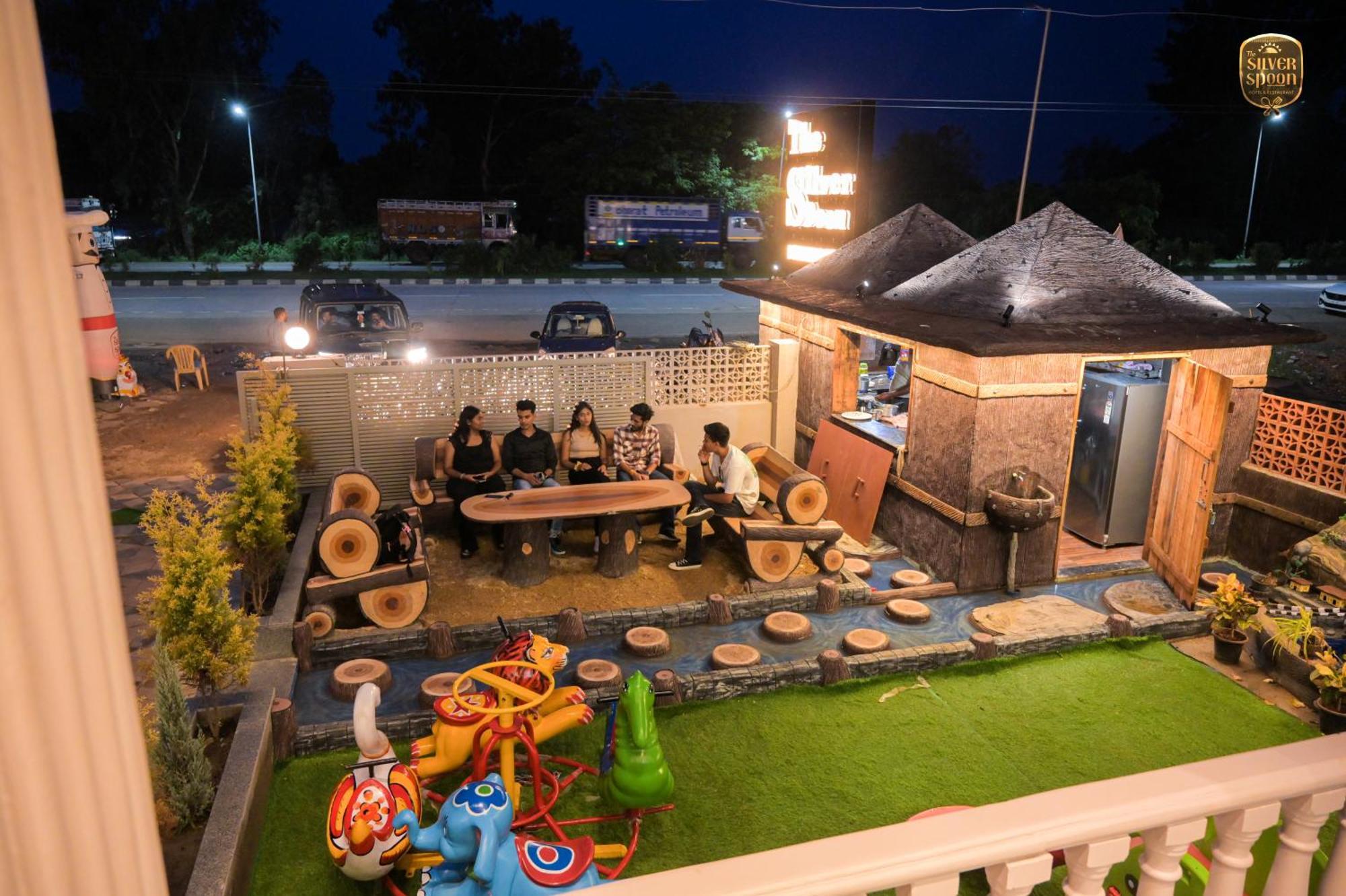 The Silver Spoon Hotel & Restaurant Бунди Экстерьер фото