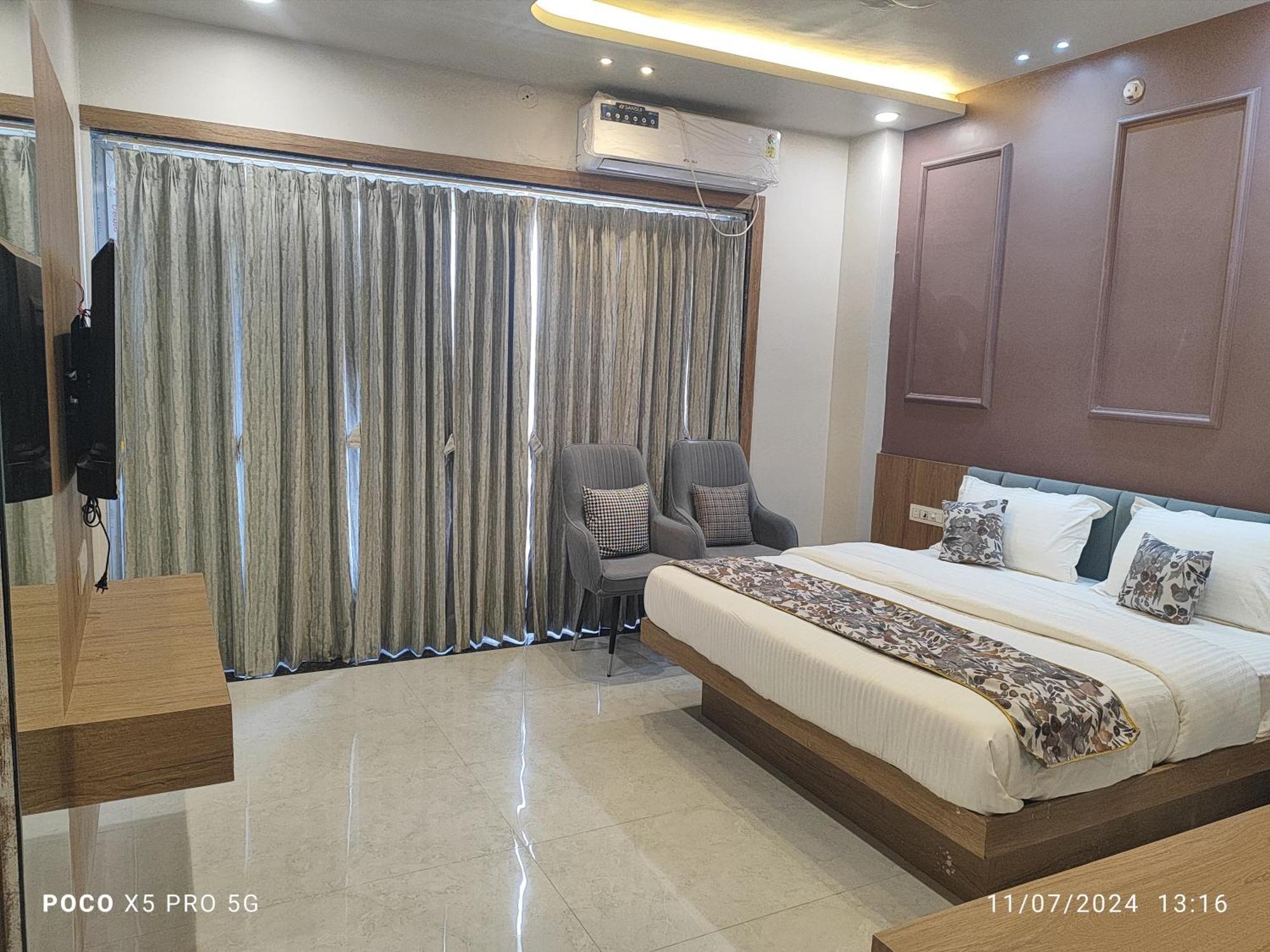 The Silver Spoon Hotel & Restaurant Бунди Экстерьер фото